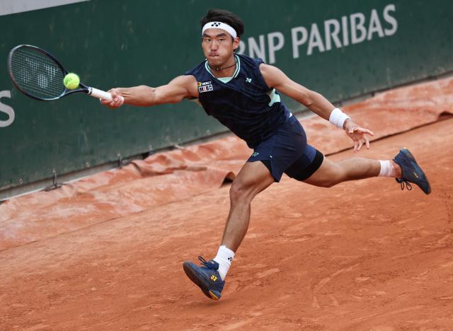 1748345565279032333.jpg (体育)(8)网球——法网:布云朝克特止步首轮XxjpseC007008_20250527_PEPFN0A001.jpg