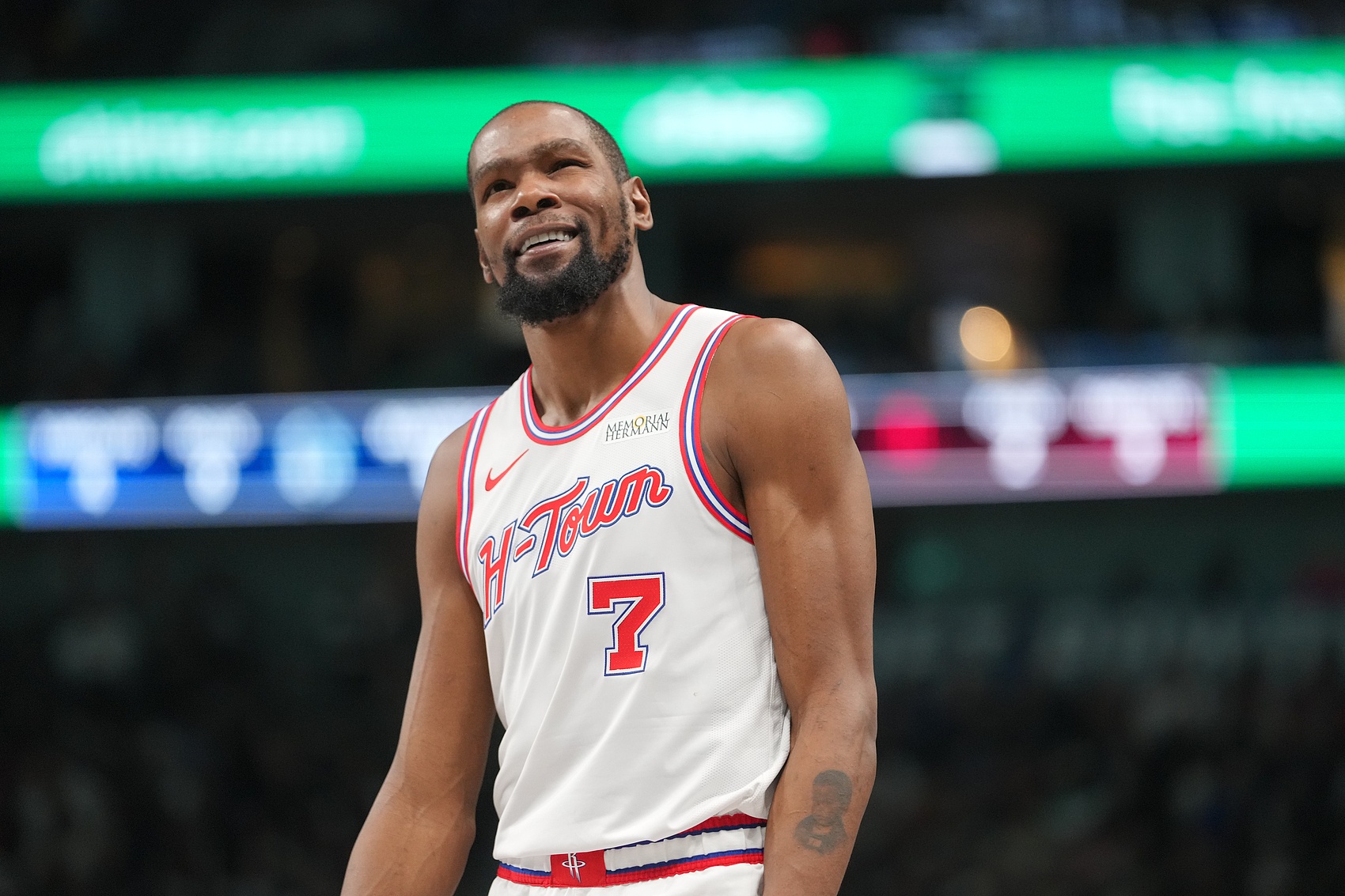 开云体育中国-挺能抢！杜兰特首节拿5篮板 6中3贡献7分1助攻