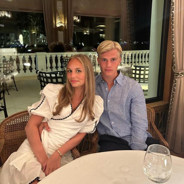 1725585734574060099.jpg 449608109_1022332369416981_6734610183196825787_n.jpg