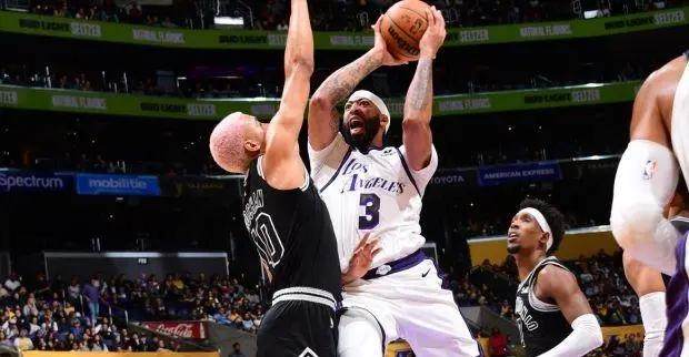 开云体育在线-连续3场30+15！浓眉哥实力倒退两年半重现统治力