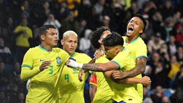 开云体育中国-5大攻击手联袂 内少2次连线鸽子 巴西3比0赢加纳